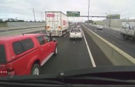 Idiot in a Hilux trying to intimidate a truck driver