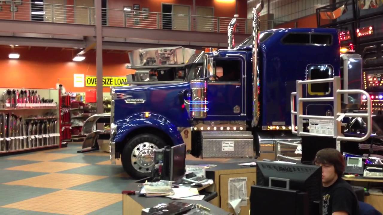 Tour of the World's Largest Truckstop - Iowa 80
