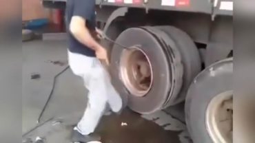 How to fast change tire on a truck