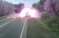 Un camion prend feu suite à un accident